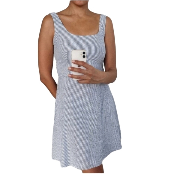 Uniqlo Dresses & Skirts - Uniqlo seersucker summer dress